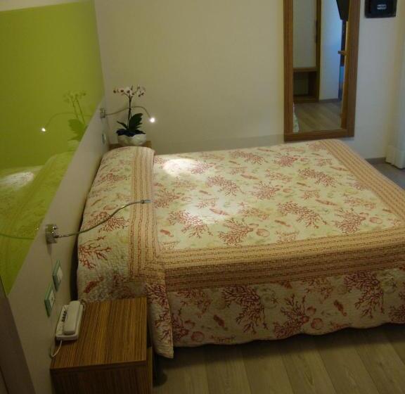 Family flat with balcony, Venezia