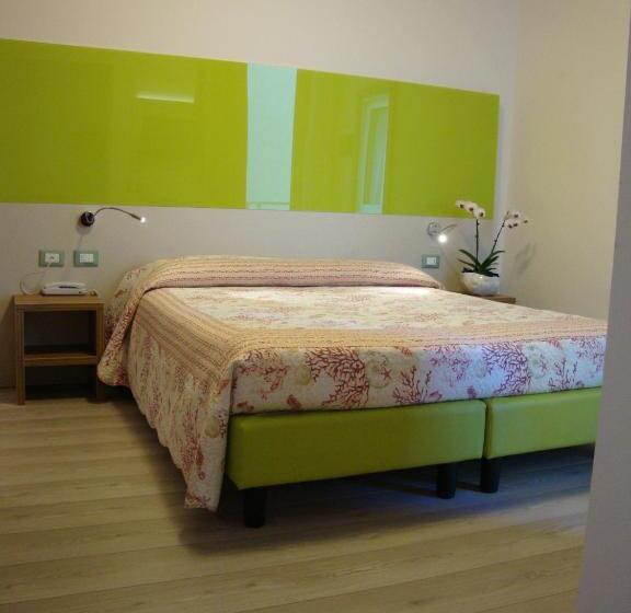 Family flat with balcony, Venezia