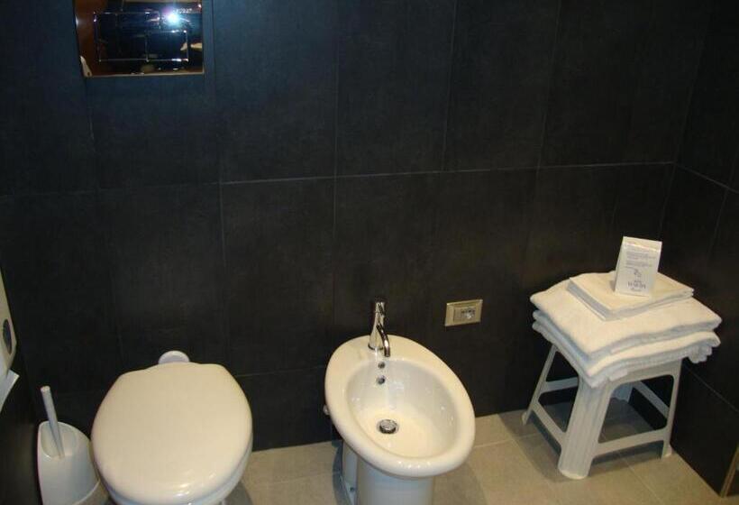 Family flat with balcony, Venezia