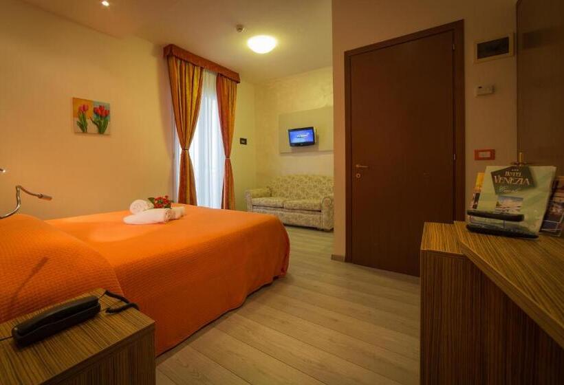 Pokój Trzyosobowy Comfort, Venezia