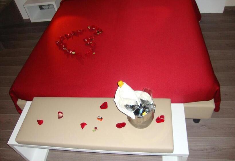 Comfort room with balcony, Venezia