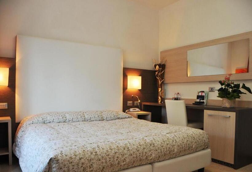 Comfort room with balcony, Venezia