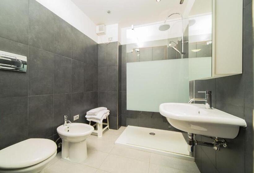 Family flat with balcony, Venezia