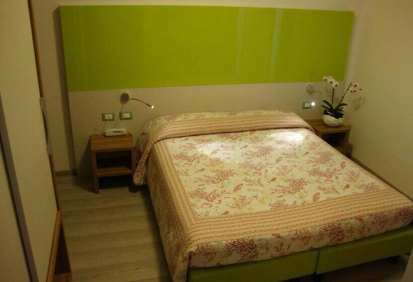 Family flat with balcony, Venezia