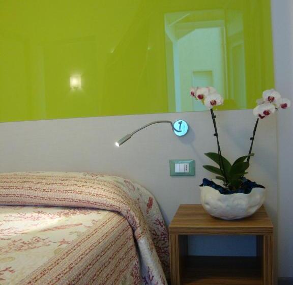 Family flat with balcony, Venezia