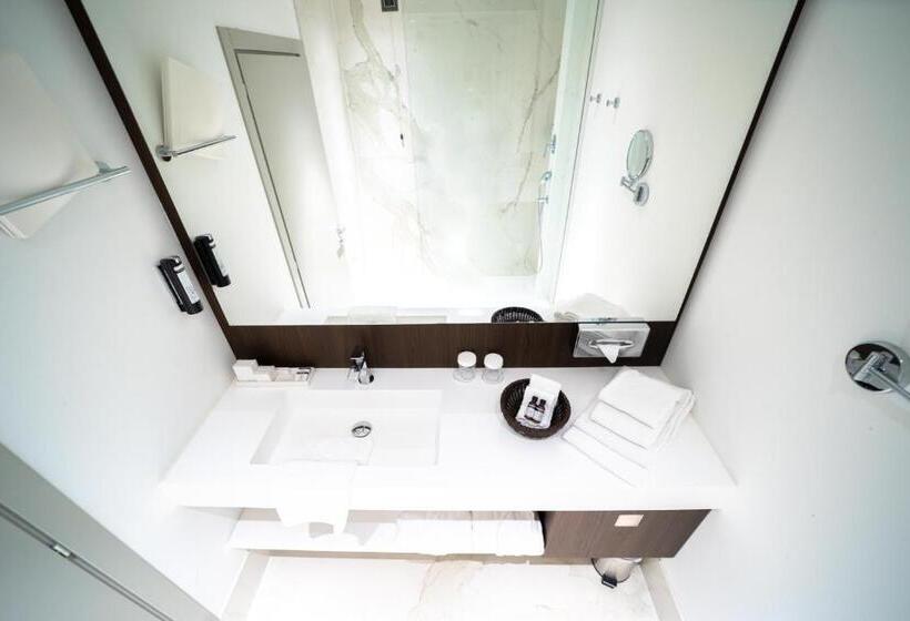 Полулюкс Superior, Wulfenia 4s   Adults Only