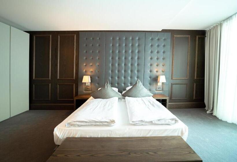 Полулюкс Superior, Wulfenia 4s   Adults Only