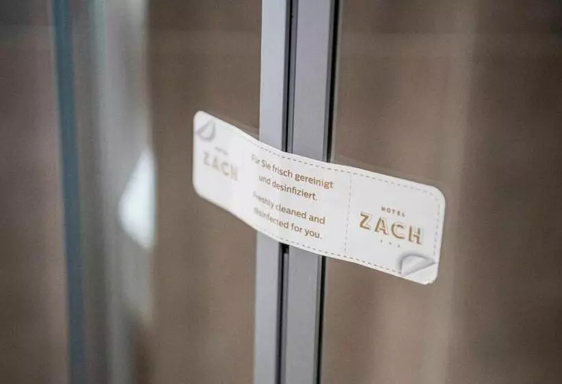 テラス付き１ベッドルームアパートメント, Zach
