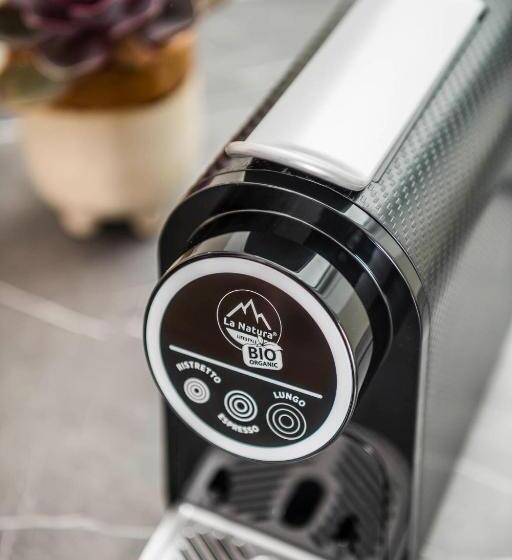 带1个卧室的带阳台的公寓, Zach