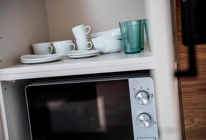 带1个卧室的带阳台的公寓, Zach