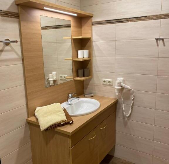 2ベッドルームアパートメント, Maislbauer