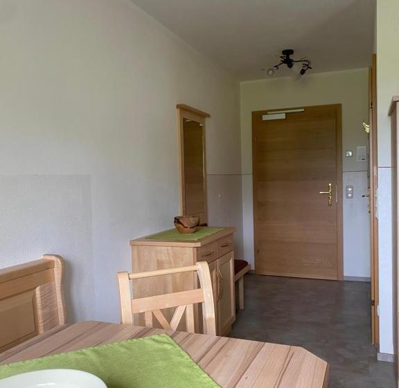 2ベッドルームアパートメント, Maislbauer