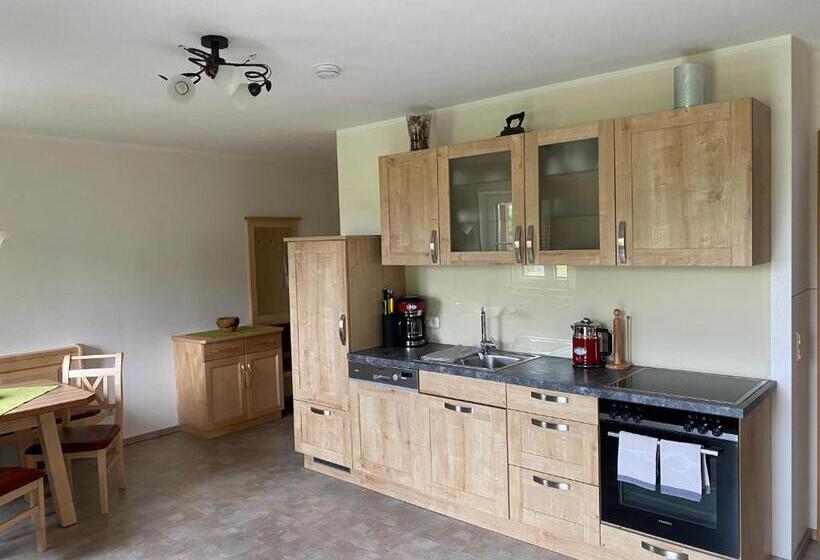 2ベッドルームアパートメント, Maislbauer