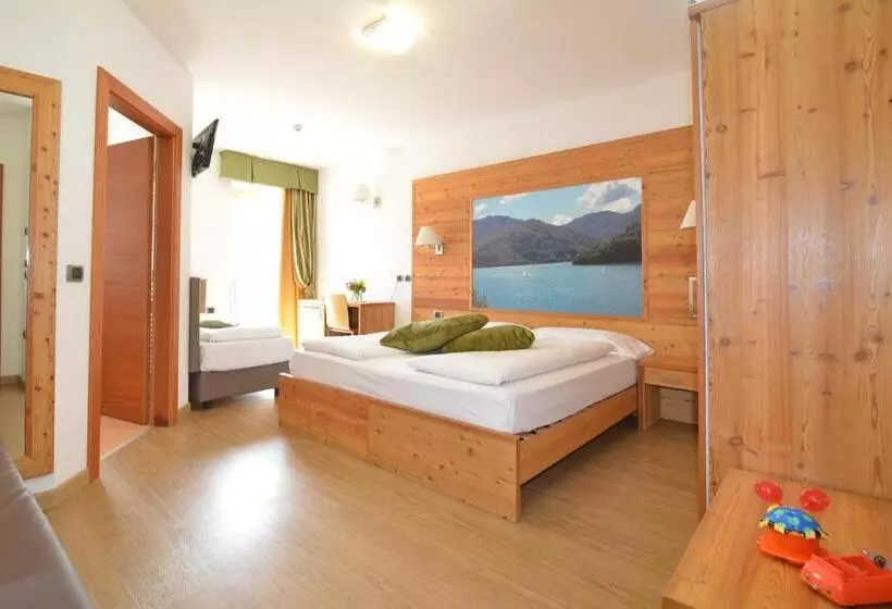 スーペリアの４人部屋, Family Hotel Adriana