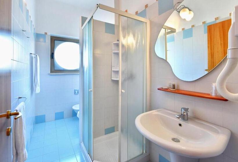 スタンダード４人部屋, D'altavilla