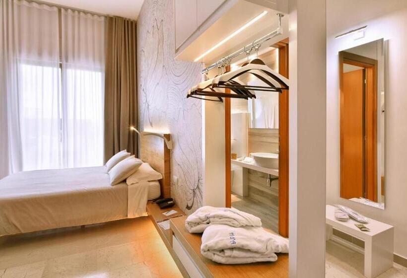 デラックスルーム, D'altavilla