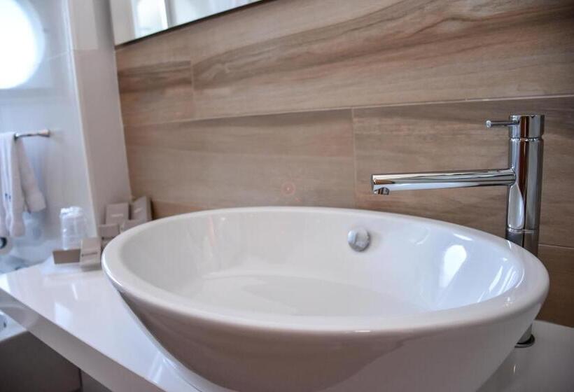 デラックスルーム, D'altavilla