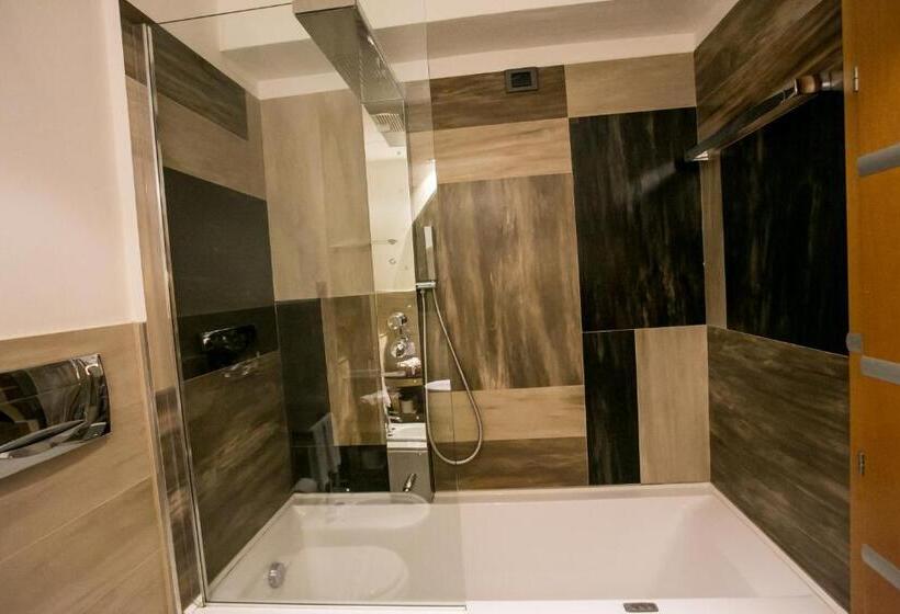 标准三人间, Design Oberosler