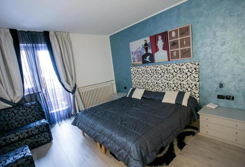 标准三人间, Design Oberosler