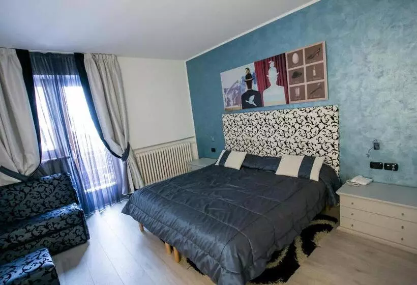 اتاق استاندارد سه نفره, Design Oberosler