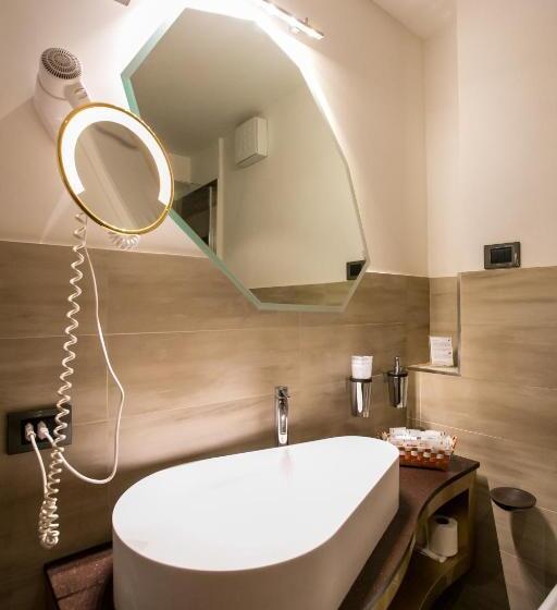 اتاق استاندارد سه نفره, Design Oberosler