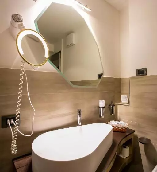 اتاق استاندارد سه نفره, Design Oberosler