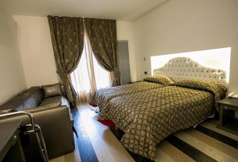 标准三人间, Design Oberosler