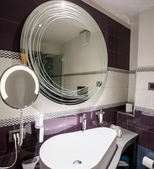 اتاق کلاسیک چهارنفره, Design Oberosler