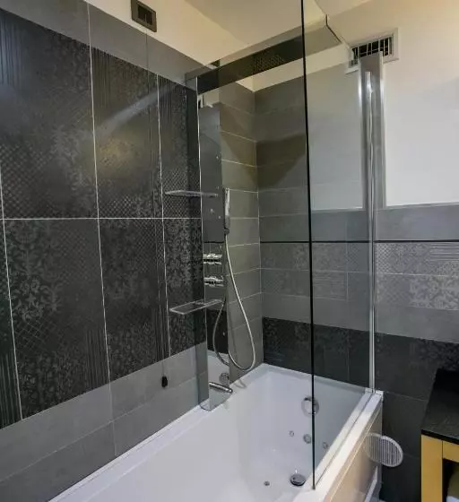 اتاق استاندارد چهار تخته, Design Oberosler