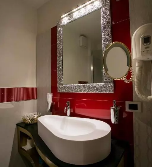 اتاق استاندارد چهار تخته, Design Oberosler