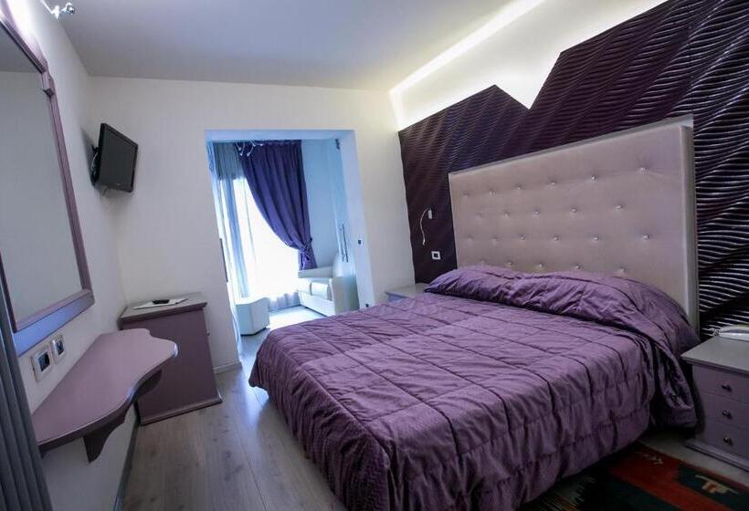 اتاق استاندارد چهار تخته, Design Oberosler
