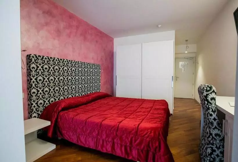 اتاق استاندارد چهار تخته, Design Oberosler