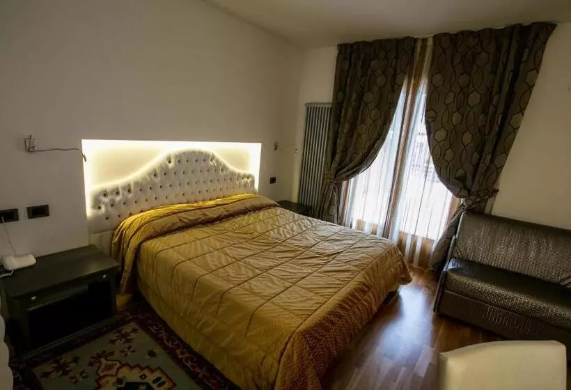 اتاق استاندارد سه نفره, Design Oberosler