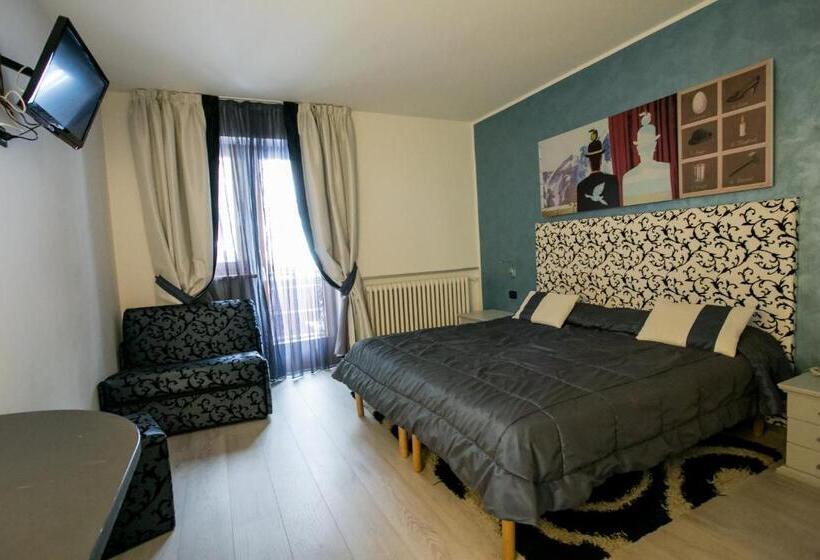 标准三人间, Design Oberosler