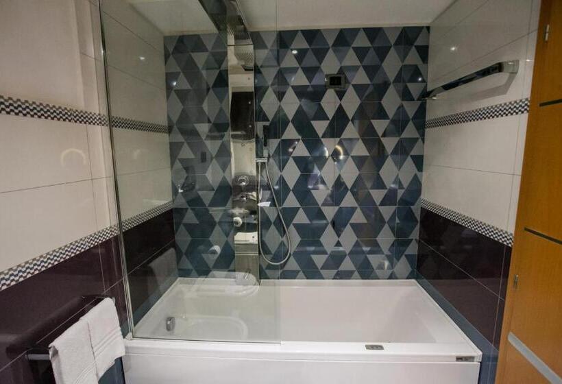 经典四人房间, Design Oberosler