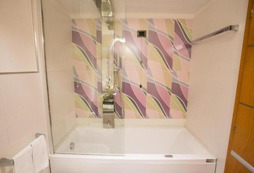 四人标准间, Design Oberosler