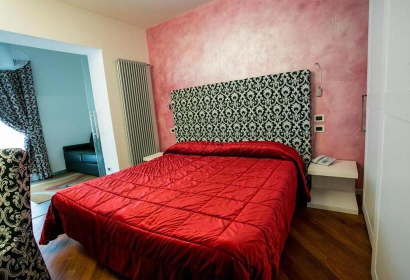 اتاق استاندارد چهار تخته, Design Oberosler