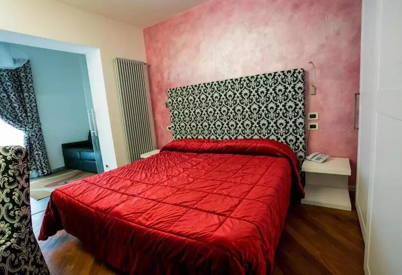 اتاق استاندارد چهار تخته, Design Oberosler