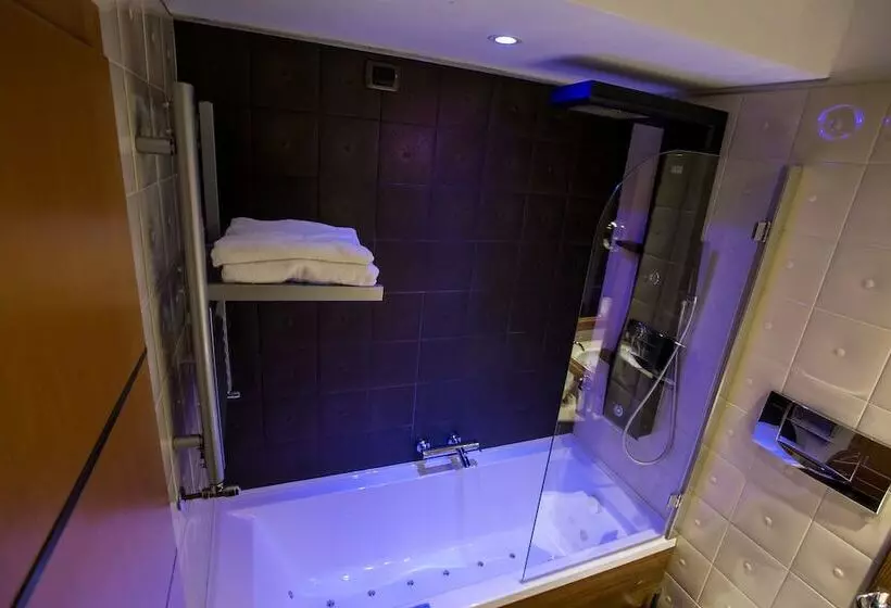 اتاق استاندارد, Design Oberosler