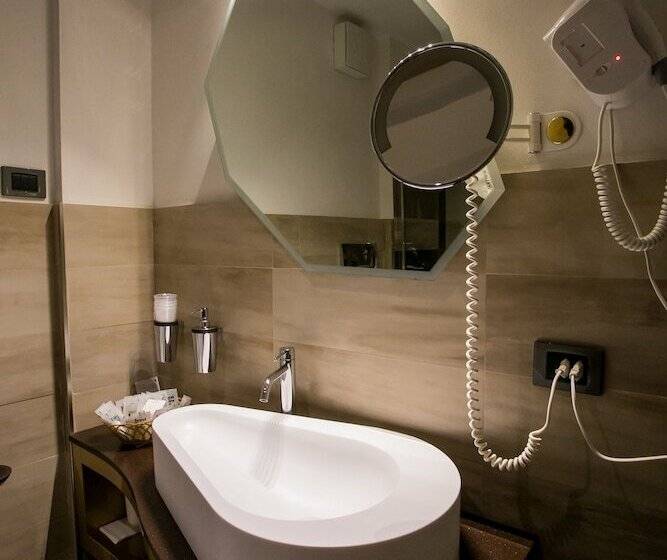 标准三人间, Design Oberosler