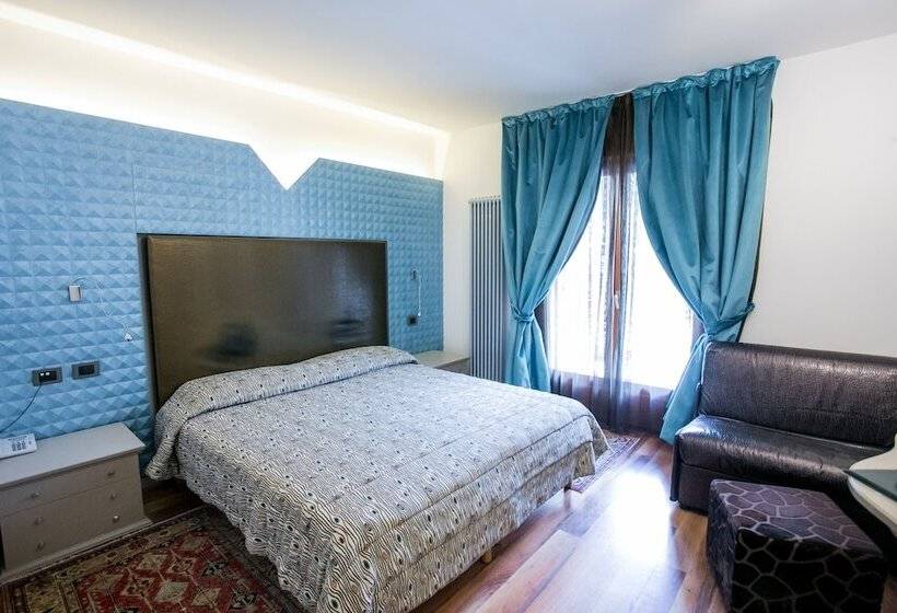 标准三人间, Design Oberosler