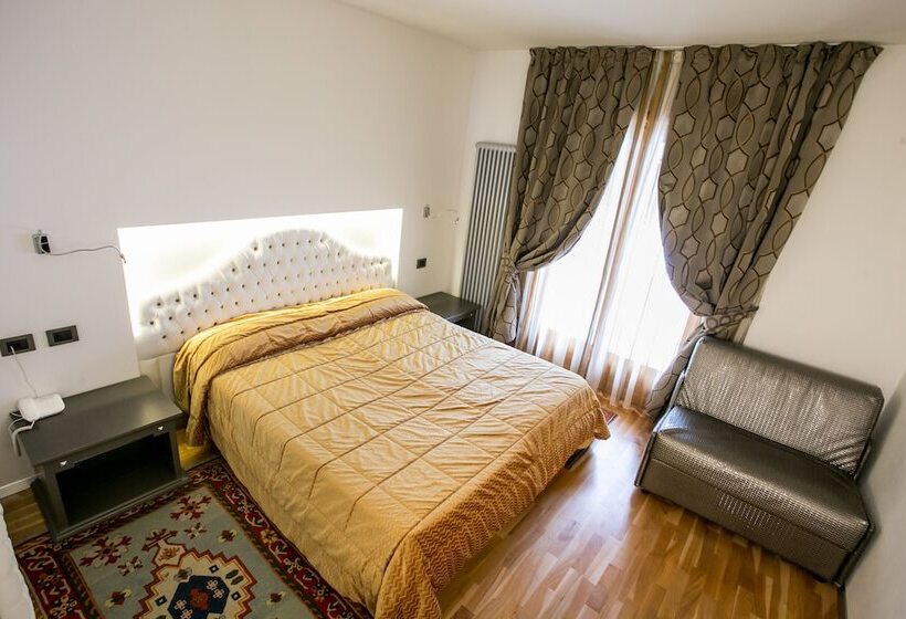 标准三人间, Design Oberosler