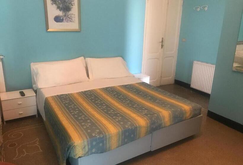 اتاق استاندارد سه نفره, Doria