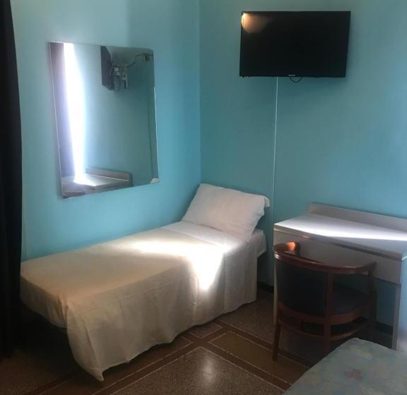 اتاق استاندارد سه نفره, Doria