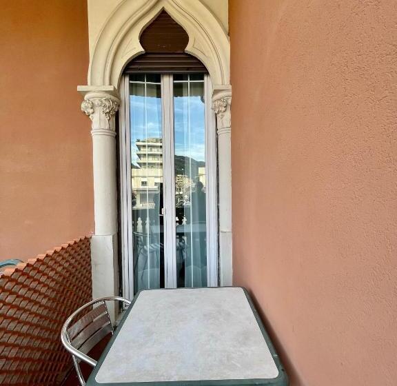 基本单人间共用浴室, Doria