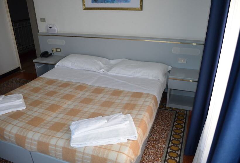 带共用浴室的标准房间, Doria