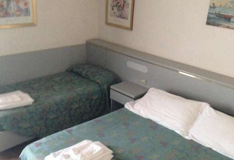 标准三人间, Doria