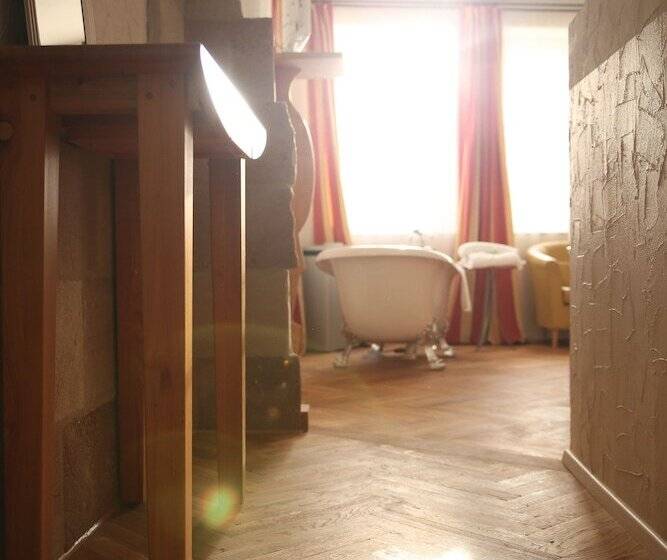 小型套房, Drei Raben