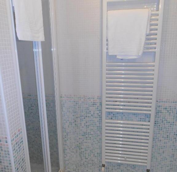 غرفة قياسية مطلّة علي البحيرة, Garnì Bartabel