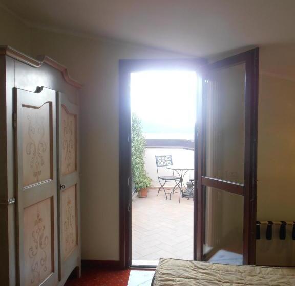 غرفة قياسية مطلّة علي البحيرة, Garnì Bartabel